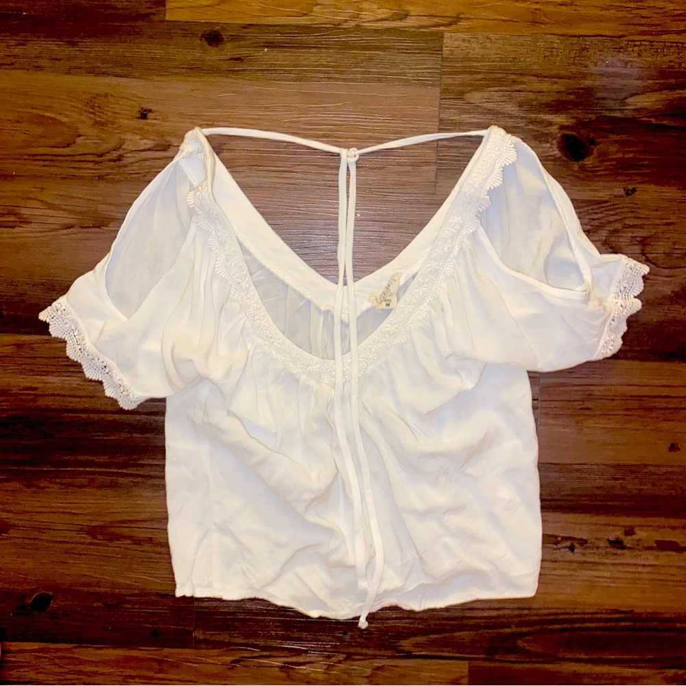 Clean white dressy shirt for any occasion only worn once